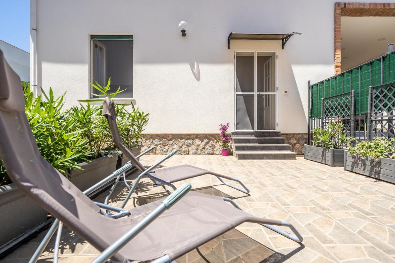 Le Casette Di Maria Pia Mondello Exterior foto